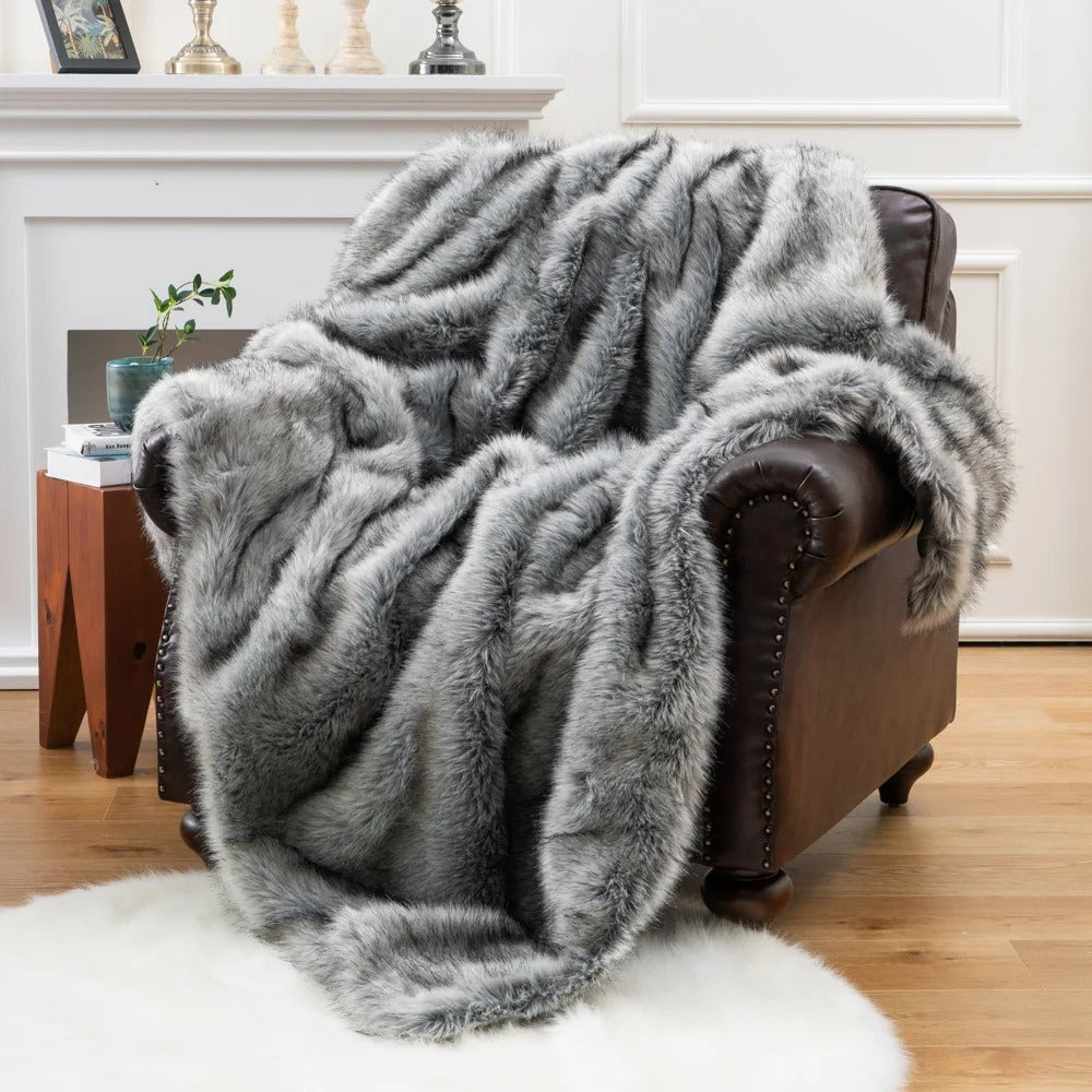 Faux Fur Throw Blanket for Sofa and Bed with Soft Fox Fur Look