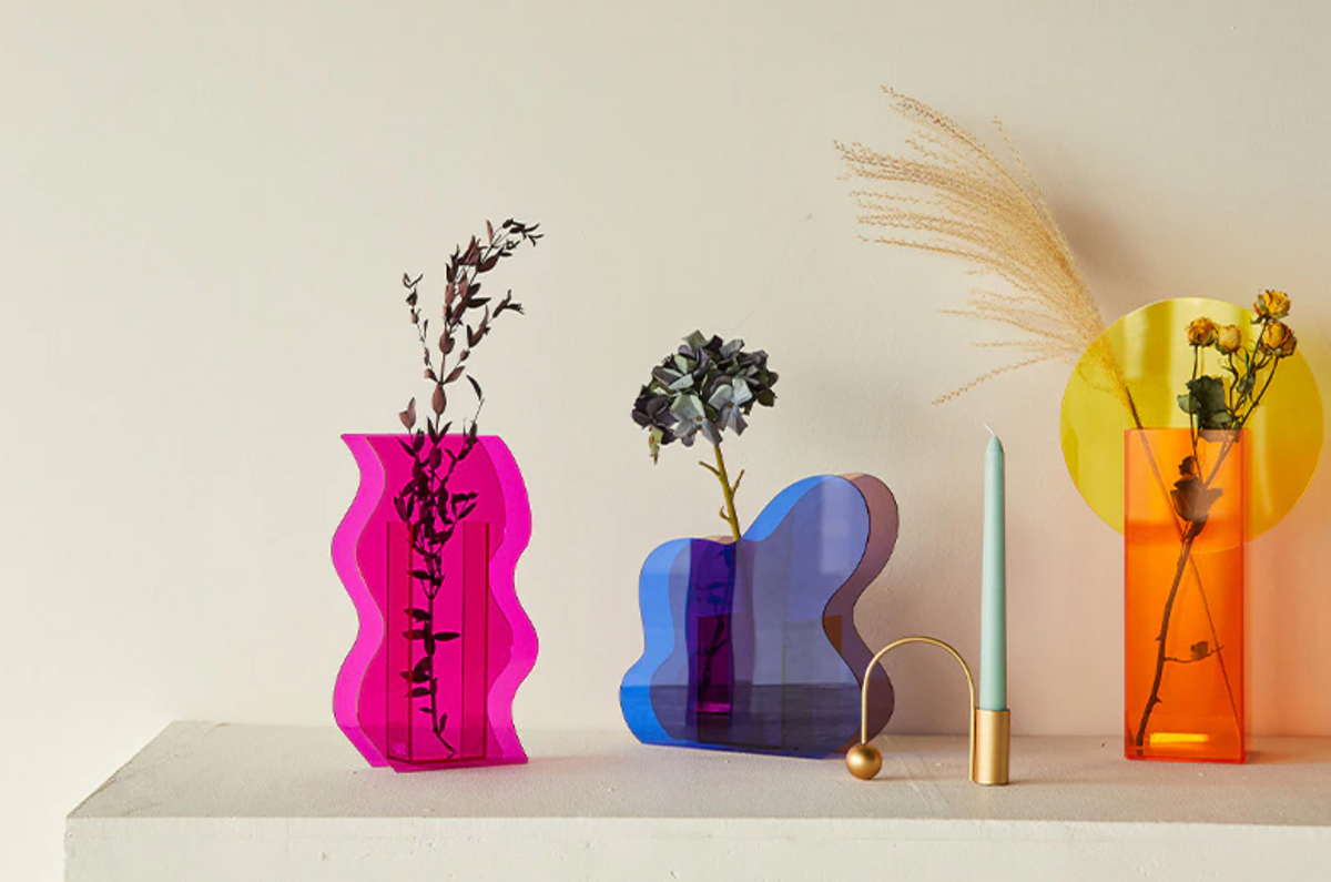 Prismatic Acrylic Vase with Abstract Geometric Design for Desktop Decor