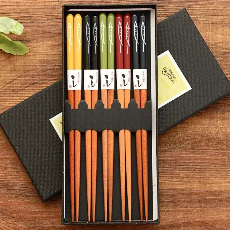 5-Piece Bamboo Chopsticks Gift Set with Decorative Cultural Patterns