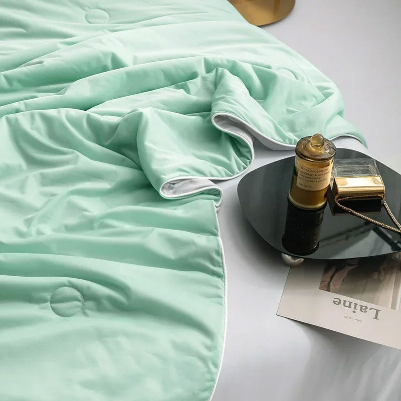 Breathable Cooling Blanket with Lightweight Cotton-Polyester Fabric