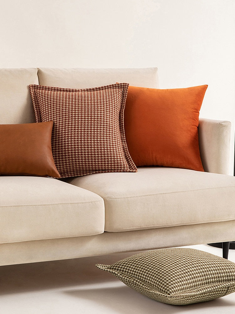 Classic Houndstooth Jacquard Cushion Cover with Timeless Pattern