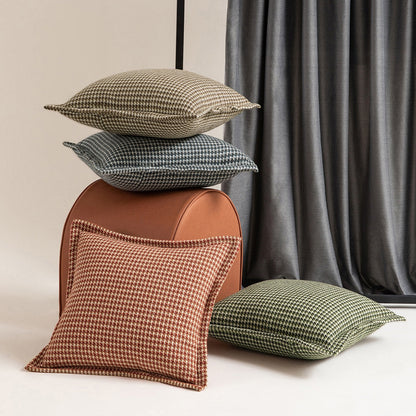 Classic Houndstooth Jacquard Cushion Cover with Timeless Pattern