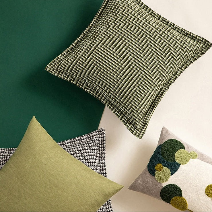 Classic Houndstooth Jacquard Cushion Cover with Timeless Pattern