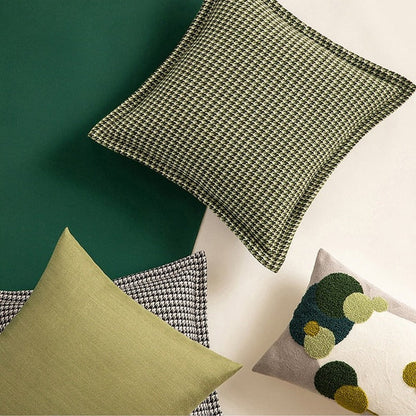 Classic Houndstooth Jacquard Cushion Cover with Timeless Pattern