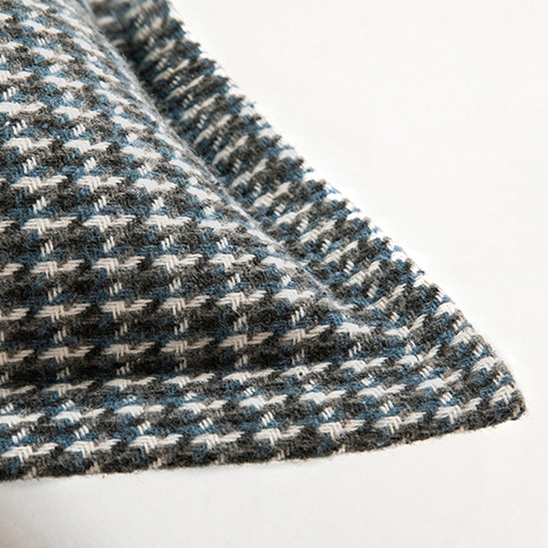 Classic Houndstooth Jacquard Cushion Cover with Timeless Pattern