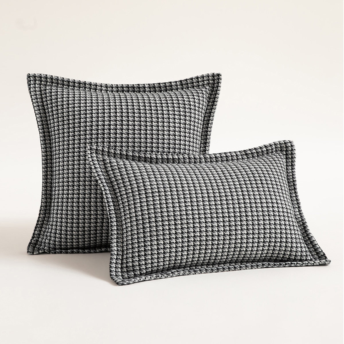 Classic Houndstooth Jacquard Cushion Cover with Timeless Pattern