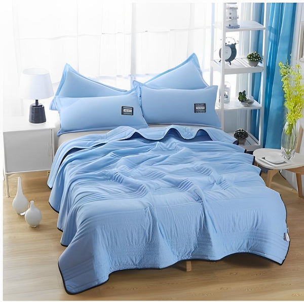 Cooling Blanket with Moisture-Wicking Breathable Fabric for Warm Nights