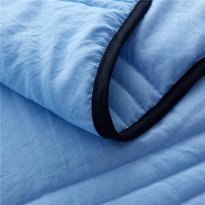Cooling Blanket with Moisture-Wicking Breathable Fabric for Warm Nights