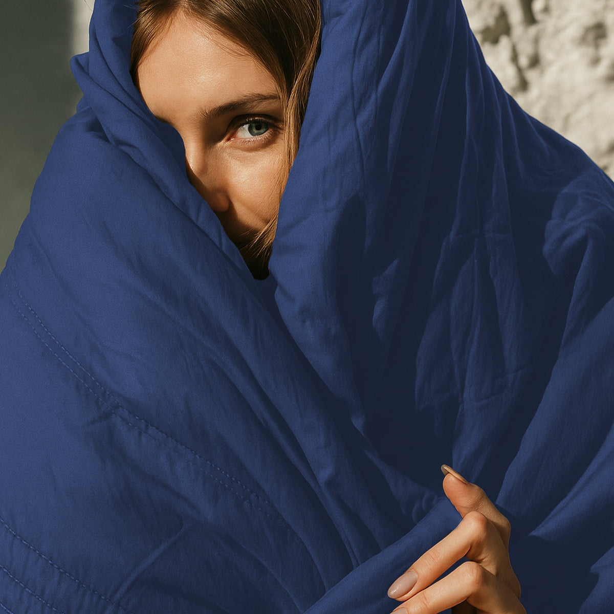 Cooling Blanket with Moisture-Wicking Breathable Fabric for Warm Nights