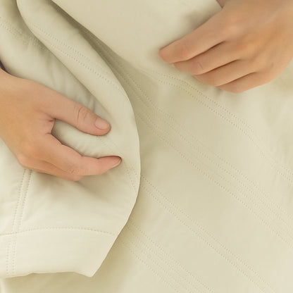 Cooling Blanket with Moisture-Wicking Breathable Fabric for Warm Nights
