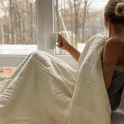 Cooling Blanket with Moisture-Wicking Breathable Fabric for Warm Nights