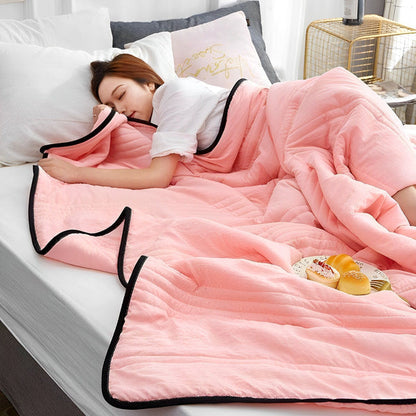 Cooling Blanket with Moisture-Wicking Breathable Fabric for Warm Nights