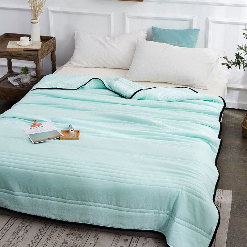 Cooling Blanket with Moisture-Wicking Breathable Fabric for Warm Nights