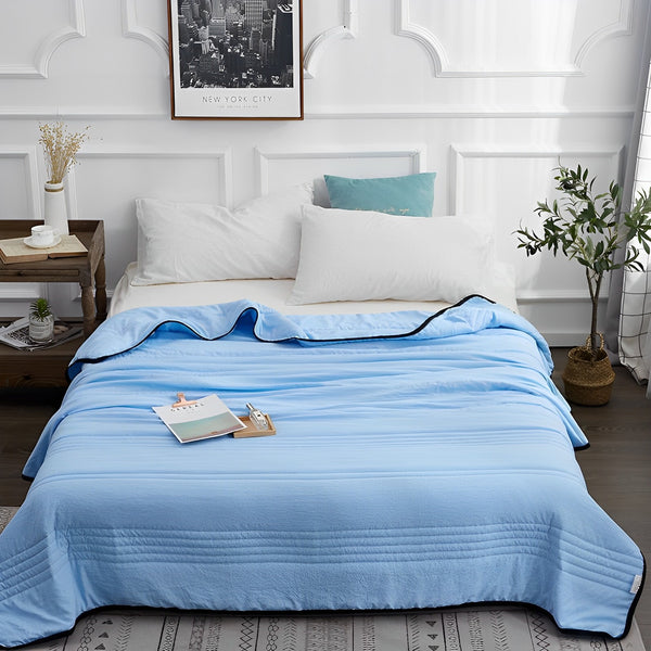 Cooling Blanket with Moisture-Wicking Breathable Fabric for Warm Nights