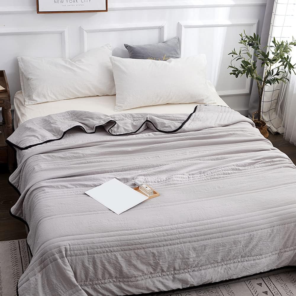 Cooling Blanket with Soft Breathable Fabric for Comfortable Sleep