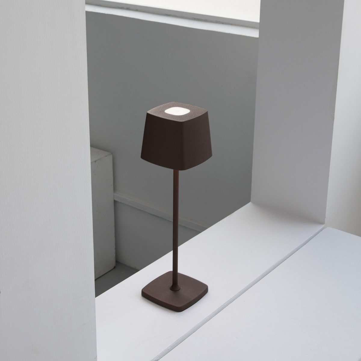 Dimmable Wireless Table Lamp with Touch Control, Aluminium and Acrylic Design