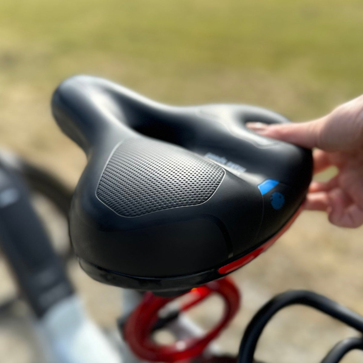Ergonomic Bicycle Seat with Memory Foam and Vibration-Dampening Gel