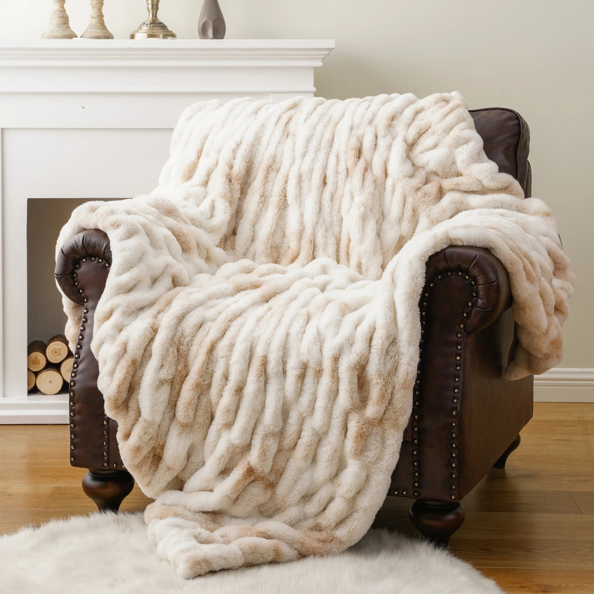 Faux Fur Throw Blanket – Double-Sided Soft Rabbit-Style Fur with Ruched Finish
