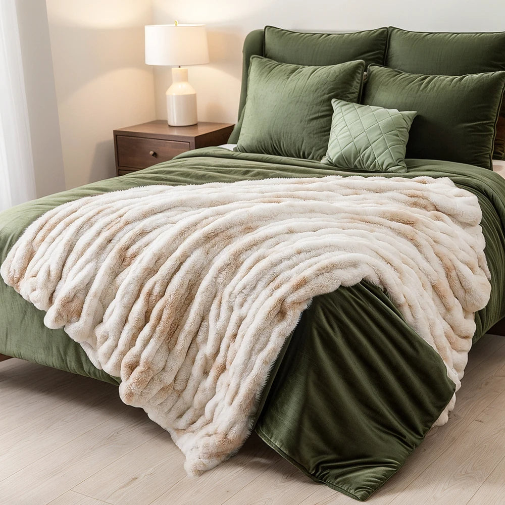 Faux Fur Throw Blanket – Double-Sided Soft Rabbit-Style Fur with Ruched Finish