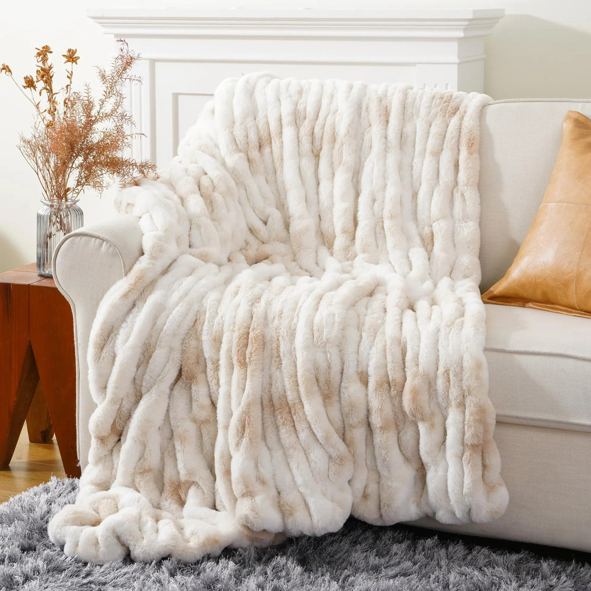 Faux Fur Throw Blanket – Double-Sided Soft Rabbit-Style Fur with Ruched Finish