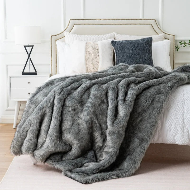Faux Fur Throw Blanket for Sofa and Bed with Soft Fox Fur Look