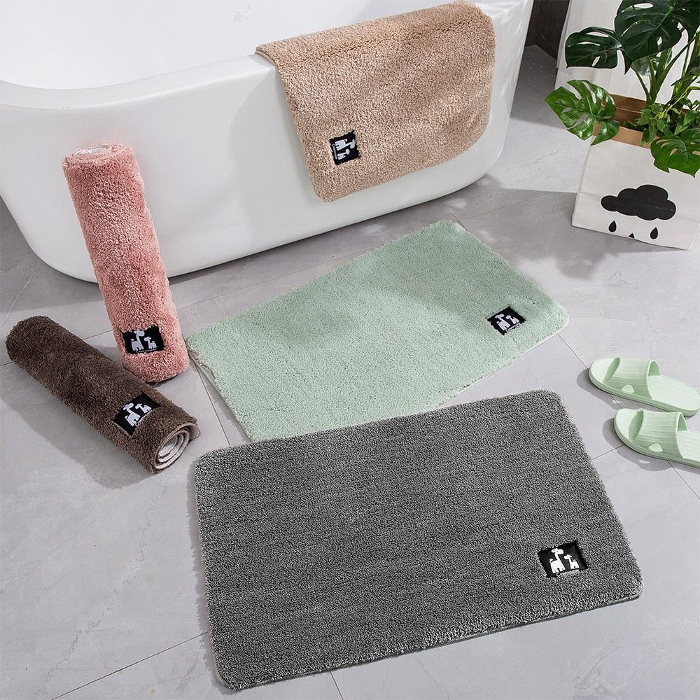 Giraffe Bath Mat with Non-Slip Backing and Absorbent Microfibre