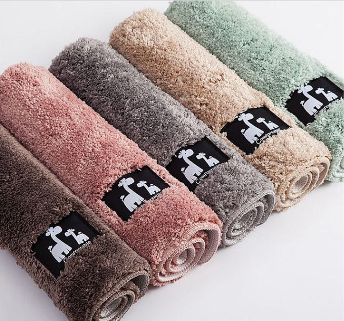 Giraffe Bath Mat with Non-Slip Backing and Absorbent Microfibre