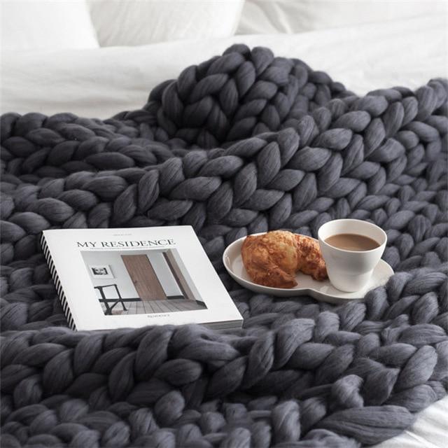 Handmade Chunky Knit Blanket with Soft Textured Design for Home Décor