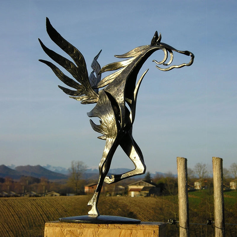 Kissing Horse Metal Garden Sculpture for Outdoor Decor