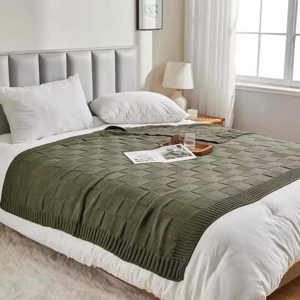 Knitted Throw Blanket with Soft Breathable Texture and Ribbed Edges
