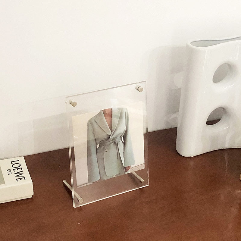 Minimalist Acrylic Photo Frame with Floating Display Effect
