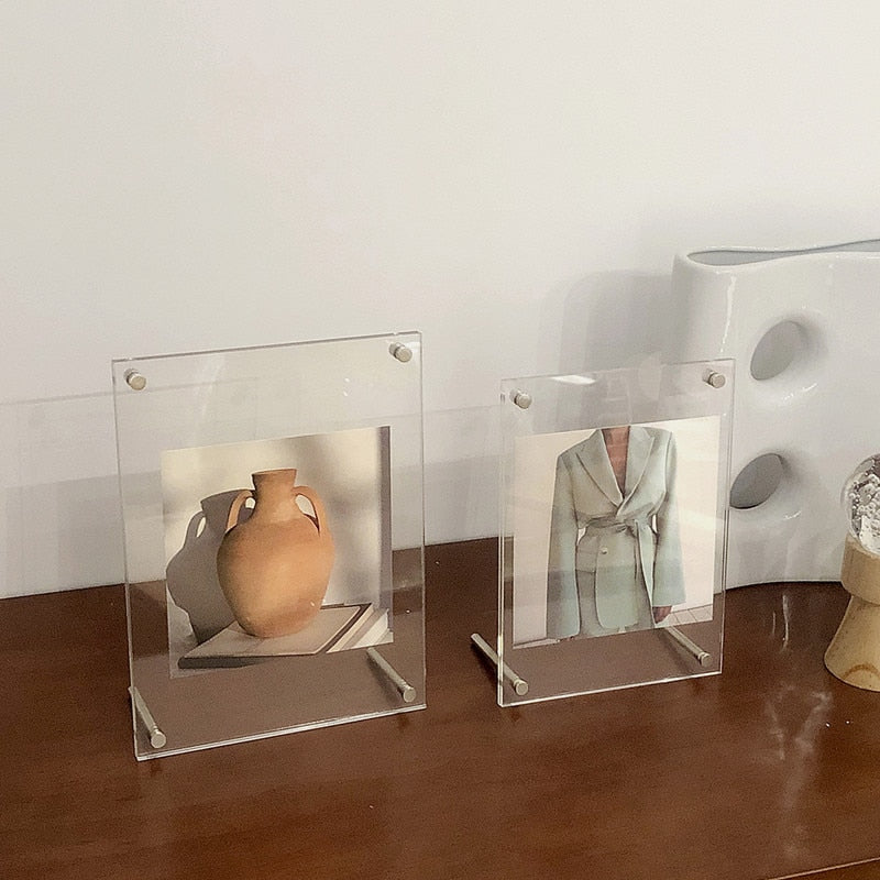 Minimalist Acrylic Photo Frame with Floating Display Effect