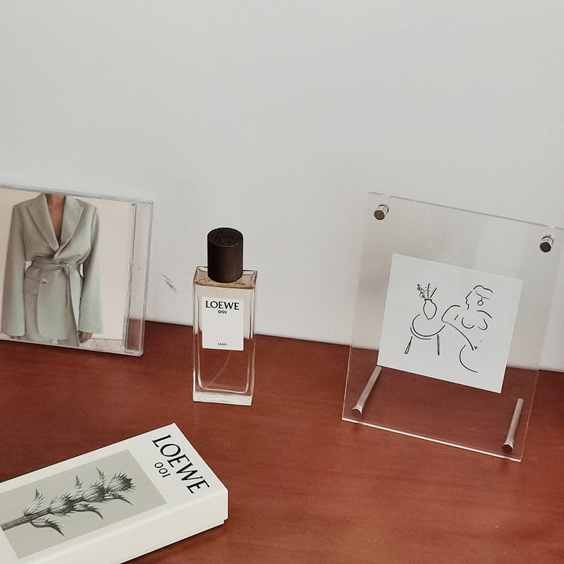 Minimalist Acrylic Photo Frame with Floating Display Effect