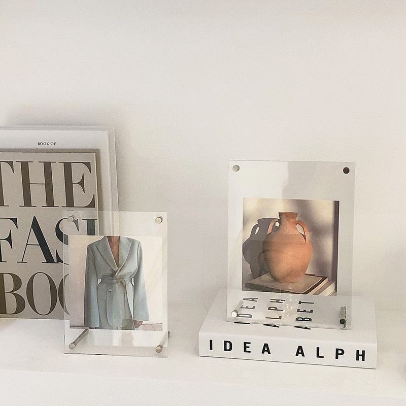 Minimalist Acrylic Photo Frame with Floating Display Effect