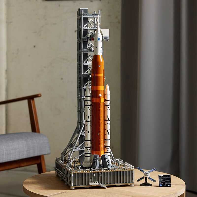 NASA Artemis Space Launch System Model Kit with 3,601 Pieces