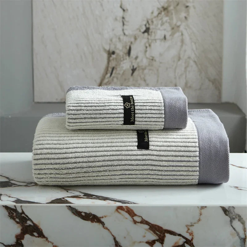 Organic Cotton Bath Towel with Soft and Absorbent Fabric