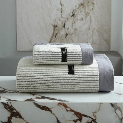 Organic Cotton Bath Towel with Soft and Absorbent Fabric