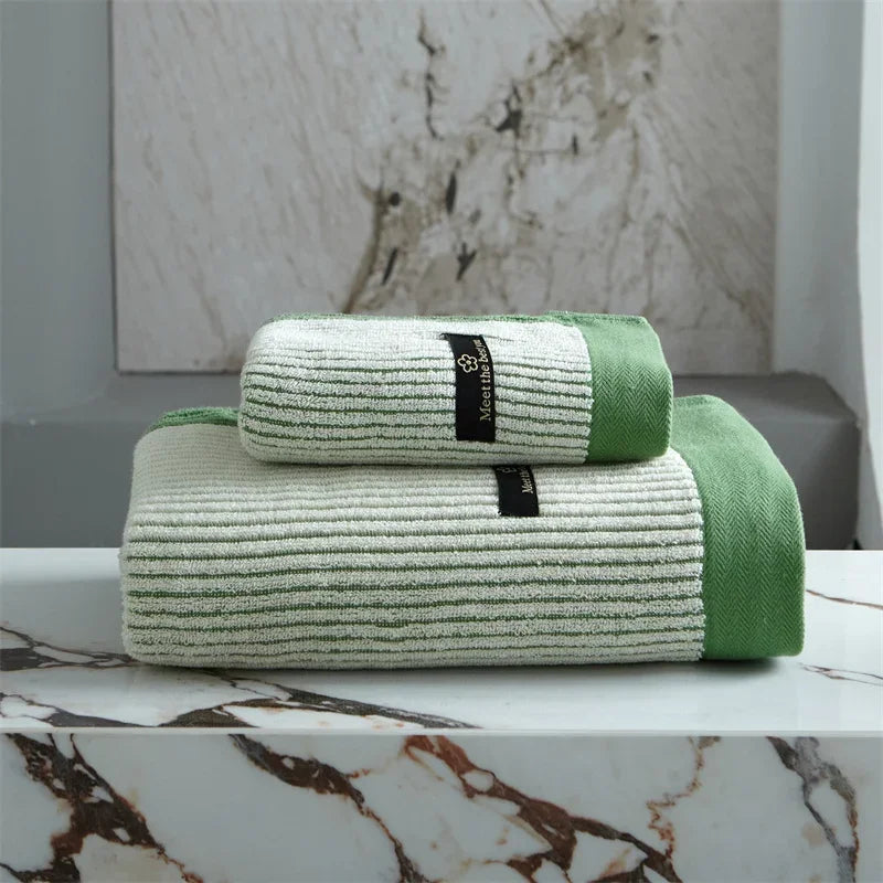 Organic Cotton Bath Towel with Soft and Absorbent Fabric