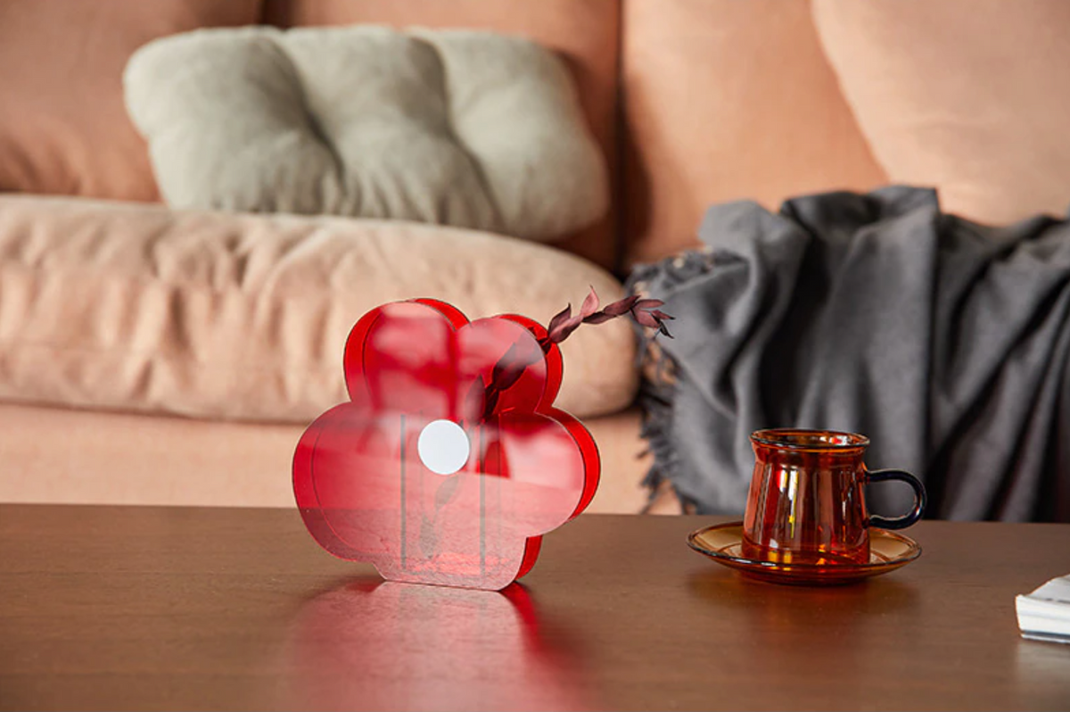 Prismatic Acrylic Vase with Abstract Geometric Design for Desktop Decor