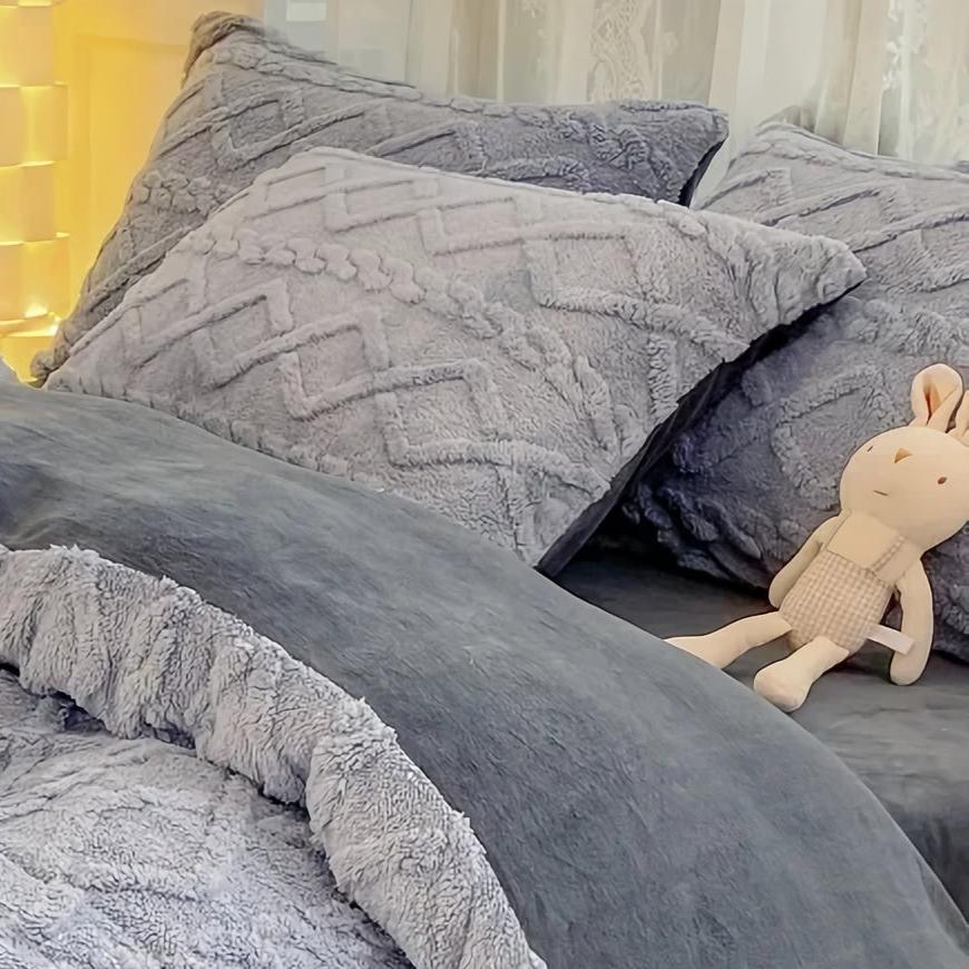 Set of 2 Luxury Pillowcases with Soft and Breathable Fabric