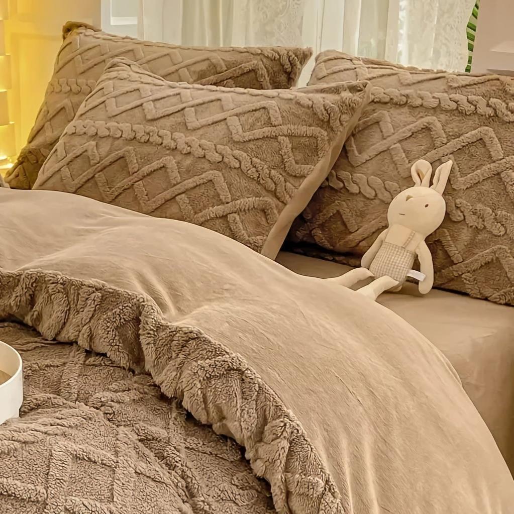 Set of 2 Luxury Pillowcases with Soft and Breathable Fabric