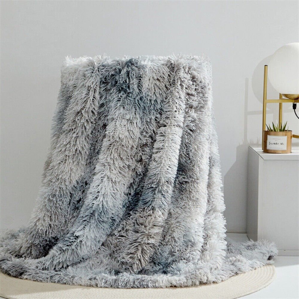 Soft Faux Fur Fleece Throw Blanket for a Warm and Stylish Interior