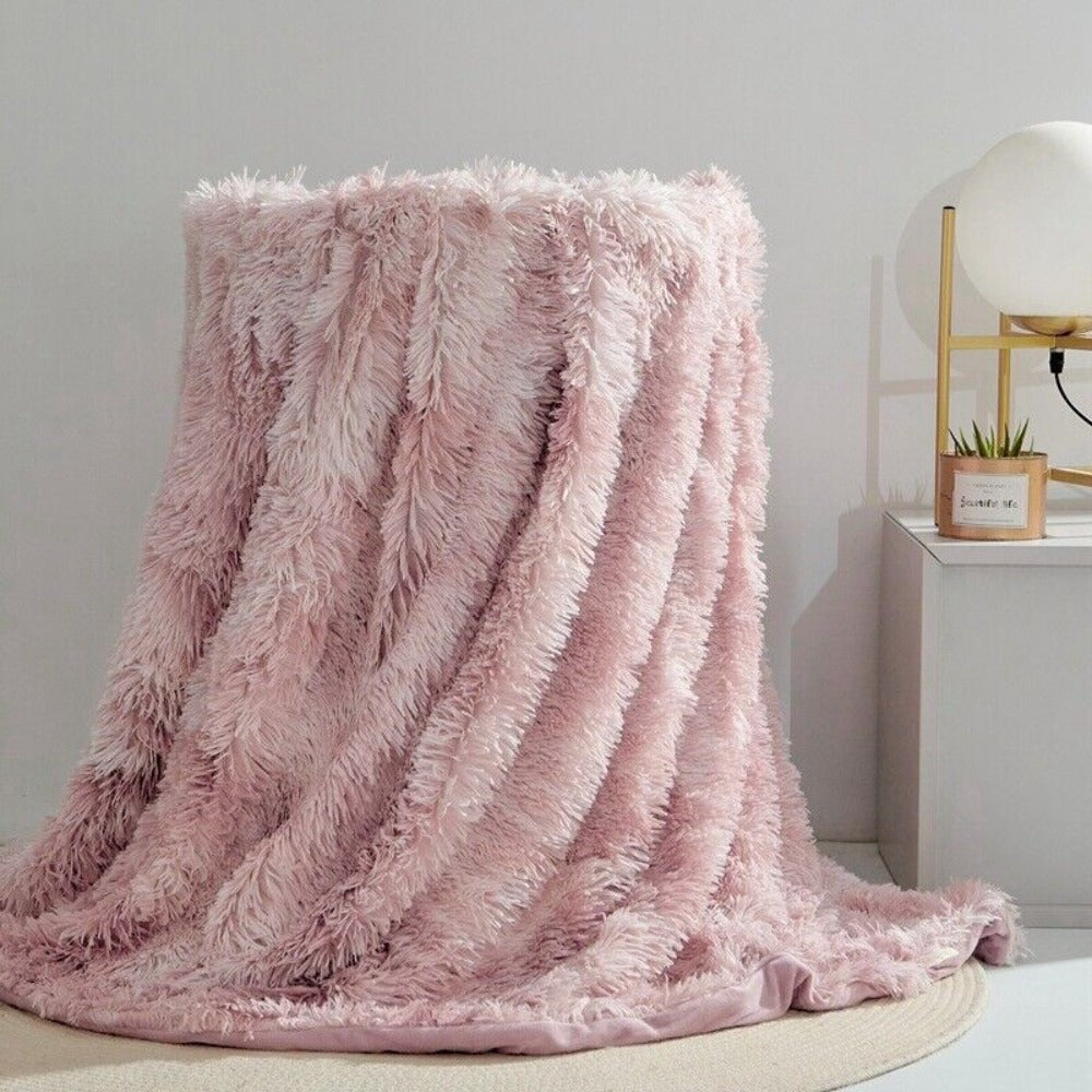Soft Faux Fur Fleece Throw Blanket for a Warm and Stylish Interior