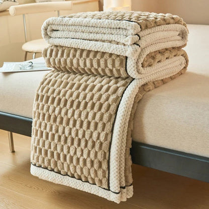 Soft Sherpa Fleece Blanket with Textured Bubble Design for Cosy Comfort