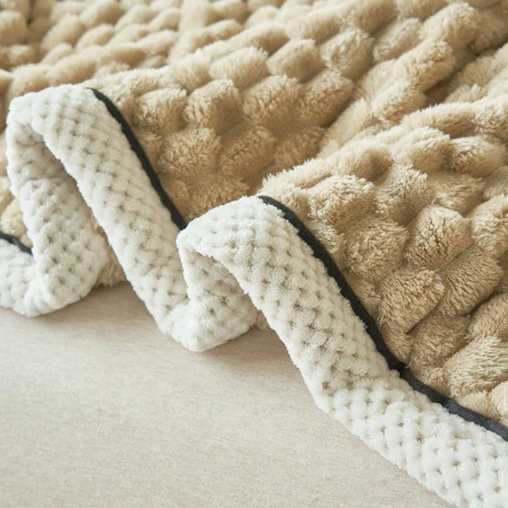 Soft Sherpa Fleece Blanket with Textured Bubble Design for Cosy Comfort