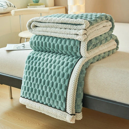 Soft Sherpa Fleece Blanket with Textured Bubble Design for Cosy Comfort