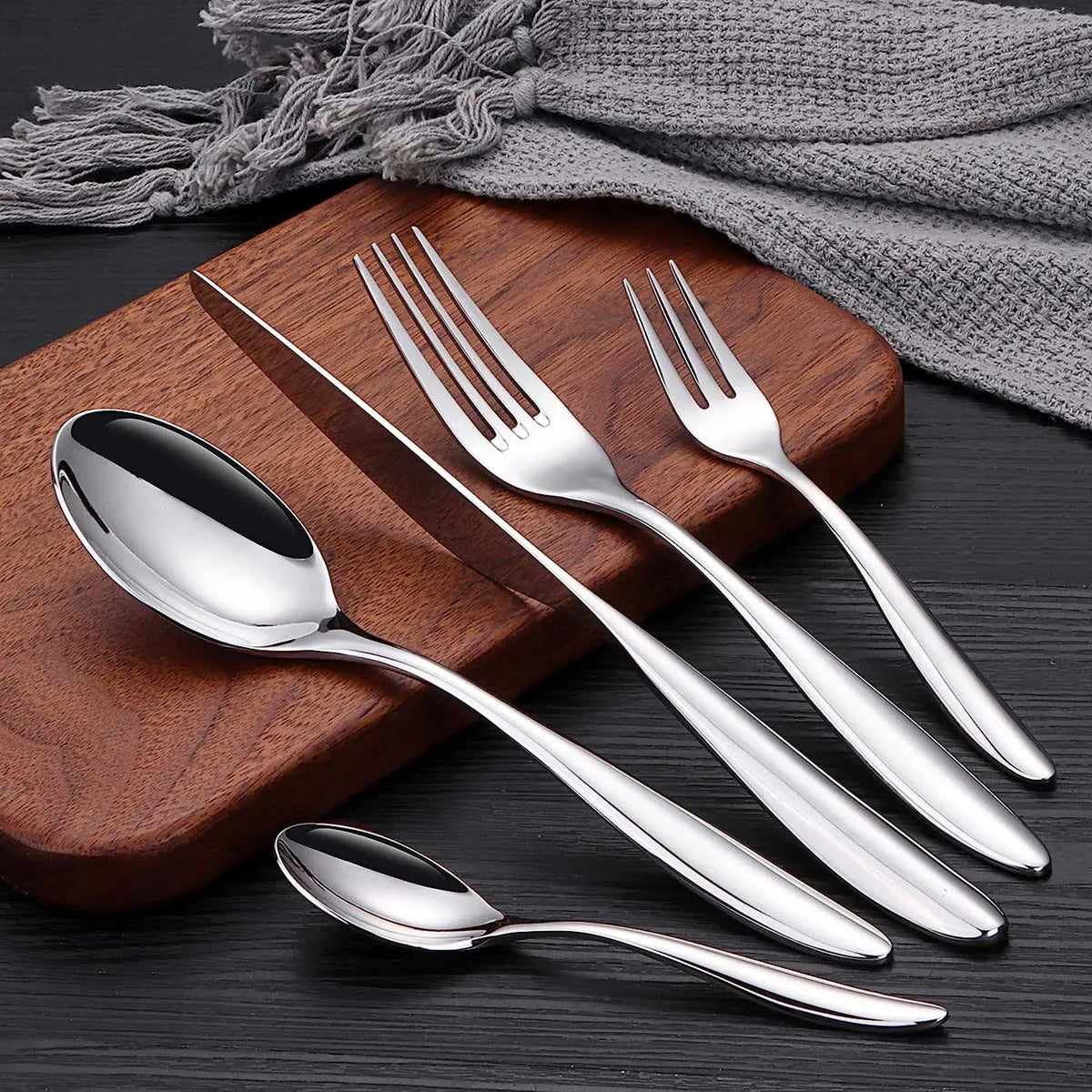 Stainless Steel Cutlery Set with Ergonomic Design and High-Gloss Finish