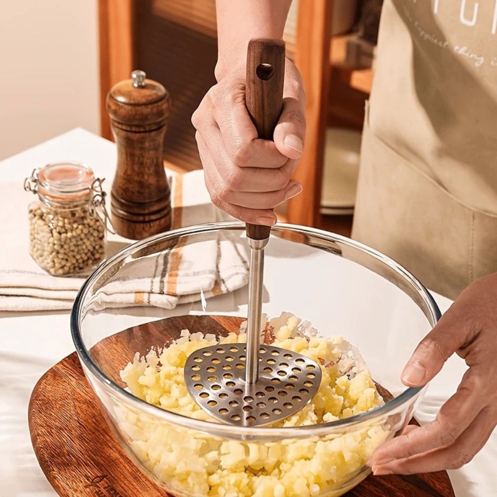 Stainless Steel Potato Masher – Ergonomic Handle for Mashing Potatoes and Soft Foods