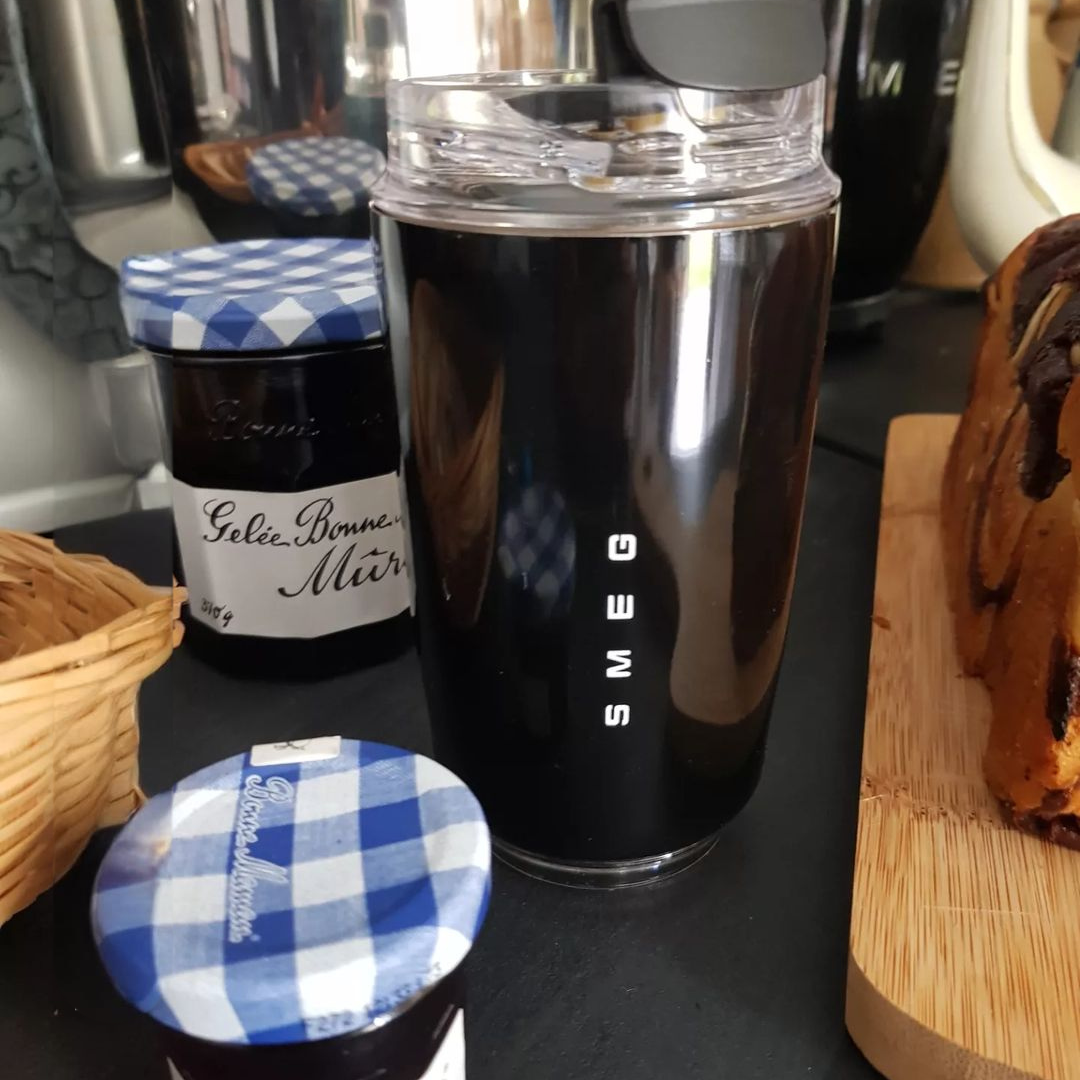 Stainless Steel Thermos Mug with Leak-Resistant Design for Hot and Cold Drinks