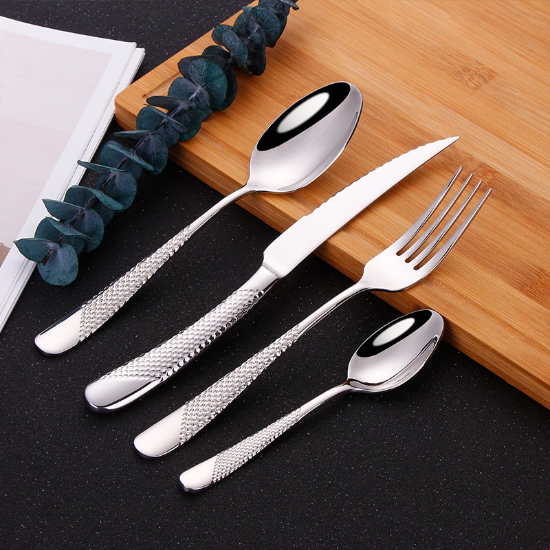 Textured 18/10 Stainless Steel Cutlery Set with Diagonal Handle Design